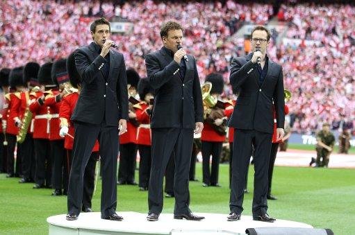 Tenors Unlimited 'Show the Suit who's Boss' in William Hunt